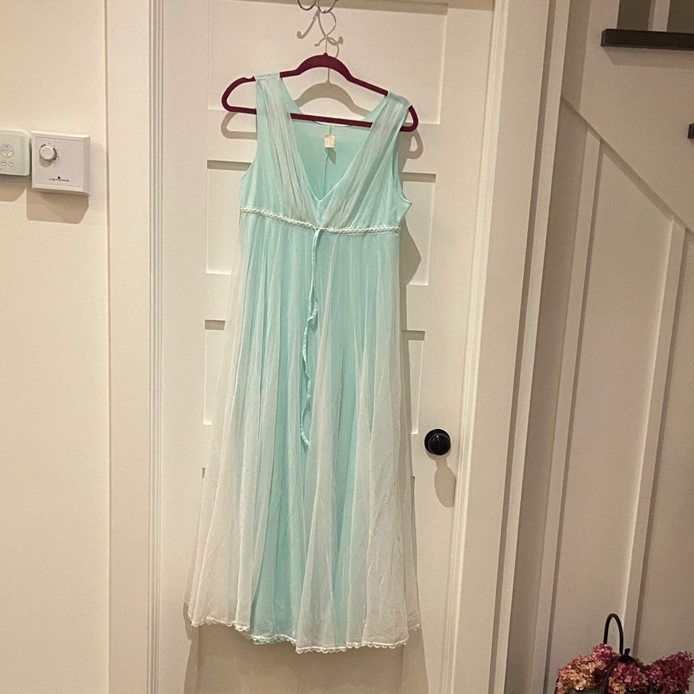 Vintage Elegant Mint Green Nightgown​​​